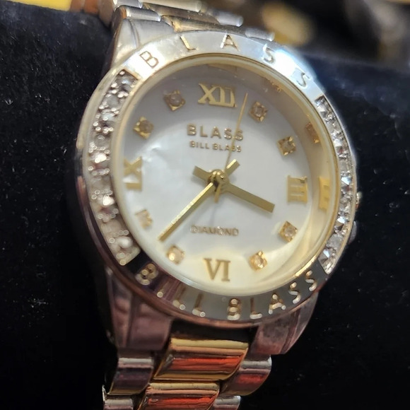 Vintage Bill Blass Womens Diamond and mother of pearl watch - Picture 3 of 11